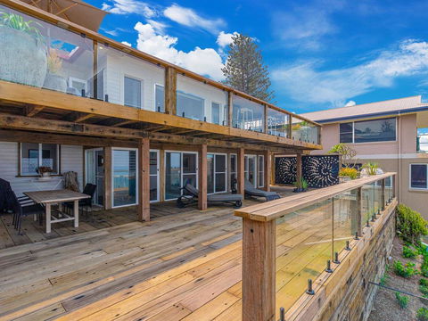 Beach Shack On Main Yamba Magnificent Views Photos Available Shortly Free WiFi - Hotels Melbourne 3