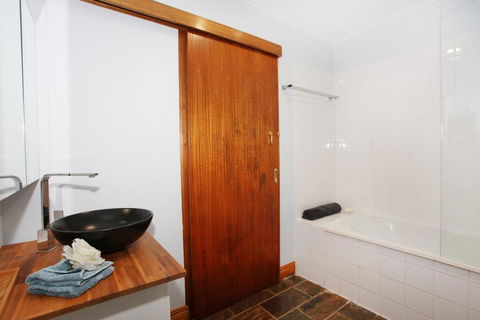 BEACH, SHOPS & FABULOUS VACATION HOME! - Hotels Melbourne 2