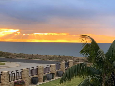 Relaxing Getaway Beachfront Access Multi Family Pets Mandurah - Hotels Melbourne 1