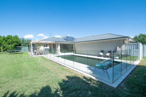 Regand Retreat - Luxurious Family Home, Pool - Hotels Melbourne 2