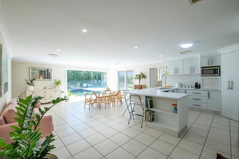 Regand Retreat - Luxurious Family Home, Pool - Hotels Melbourne 3
