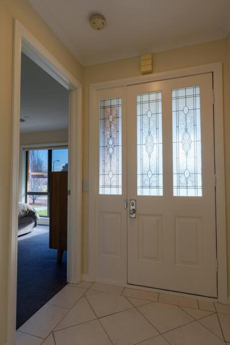 Relaxing 3bd In Tranquil Setting - Hotels Melbourne 3