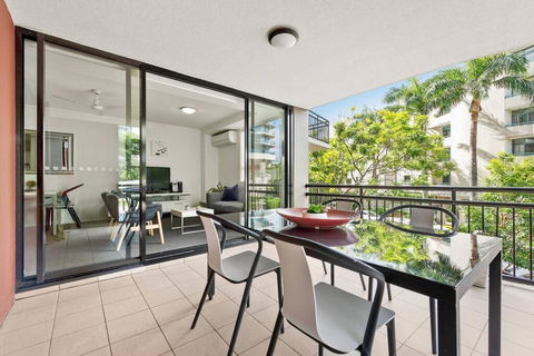 Resort Living - 10mins CBD - 2Bed / 2Bath / 1Car - Hotels Melbourne 2