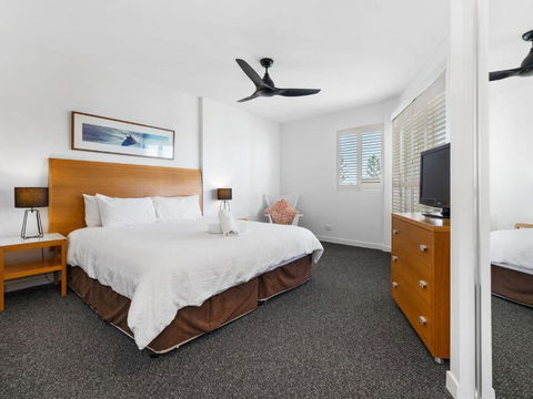 RESORT ON THE BEACH 2214/2215 - Hotels Melbourne 1