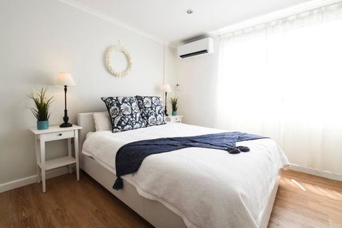 Resort-style Coastal Living With Balcony & Pool - Hotels Melbourne 1