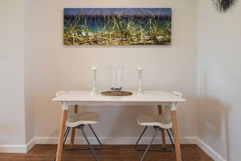 Resort-style Coastal Living With Balcony & Pool - Hotels Melbourne 2