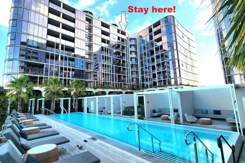 Resort-style Exec 1 Bed With Study In Port Melbourne - Hotels Melbourne 0