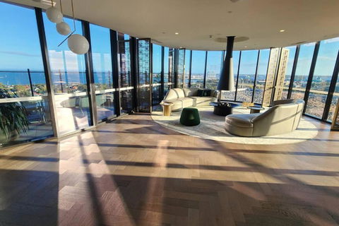 Resort-style Exec 1 Bed With Study In Port Melbourne - Hotels Melbourne 1