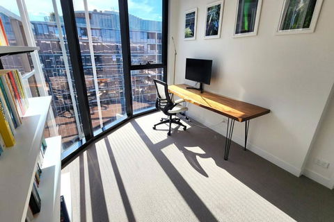 Resort-style Exec 1 Bed With Study In Port Melbourne - Hotels Melbourne 2