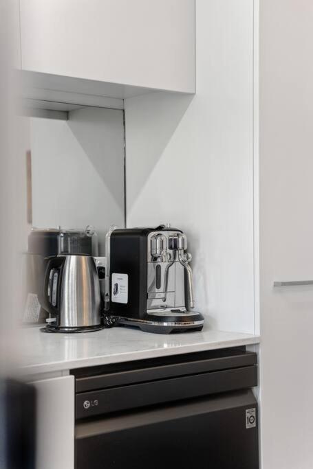 River Torrens Retreat - 2BR, Parking, Wi-Fi - Hotels Melbourne 1