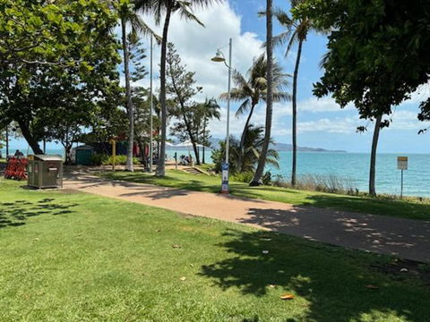 Residential Two-bedroom Unit On The Strand, Self-check In, Wi-fi - Hotels Melbourne 1