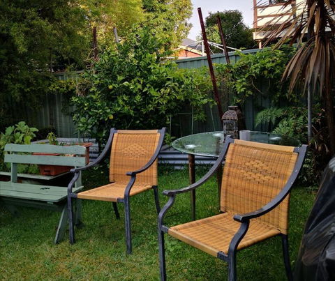 Roomy Rosegarden Flat In Roselands - Hotels Melbourne 2