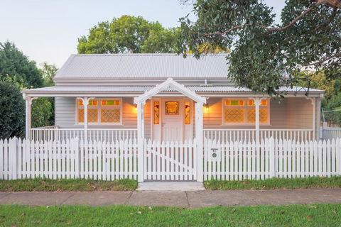 Rosemill Cottage - Mobility Friendly Accommodation Never Looked Better! - Hotels Melbourne 3