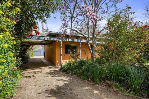 Roses On The River - An Absolute River Frontage Cottage - Hotels Melbourne 1