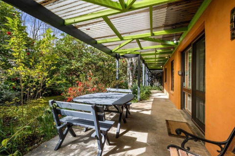 Roses On The River - An Absolute River Frontage Cottage - Hotels Melbourne 2