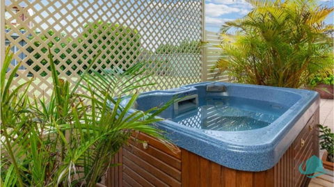 Rosies Retreat - 300m To The Sandy Shores Of Caves Beach - Hotels Melbourne 0
