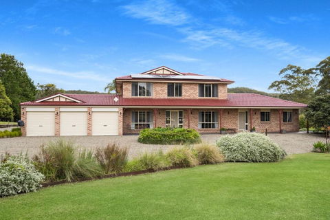 Roxy - A Secluded Luxury Estate Near Berry, Where Serenity Meets Family Comfort - Hotels Melbourne 1