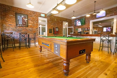 Royal Hotel Guyra - Hotels Melbourne 3