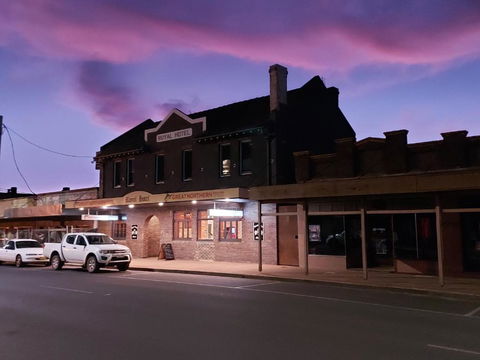 Royal Hotel Guyra - Hotels Melbourne 1