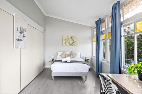 Rustic Grand Double Room - Centrally Located - Hotels Melbourne 3