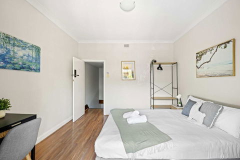 Rustic Queen Room In Glebe - Next To USYD - Shared Bathroom - Hotels Melbourne 0