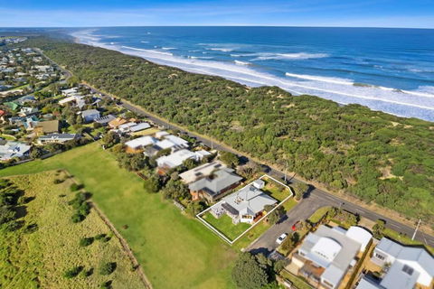 SALTWATER HOUSE - Opposite The Beach And Views Over The Lake! - Hotels Melbourne 0