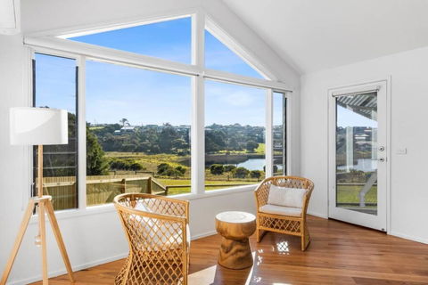 SALTWATER HOUSE - Opposite The Beach And Views Over The Lake! - Hotels Melbourne 2