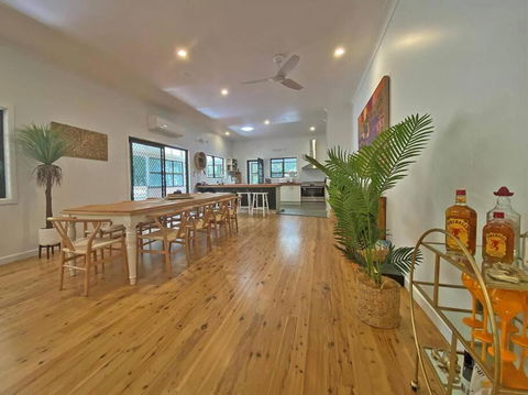 Salty Beach - Hotels Melbourne 1