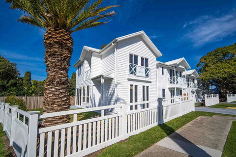 Salty Palms By The Sea - ONE - Hotels Melbourne 0