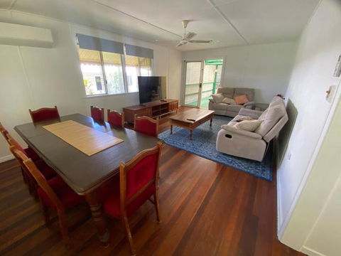 Samantha - Hotels Melbourne 0