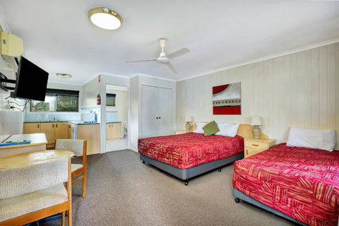 Sanctuary Lakes Fauna Retreat - Hotels Melbourne 3