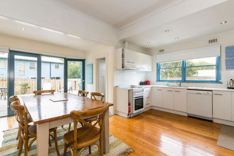 Sand Surf And Sunshine - Hotels Melbourne 1