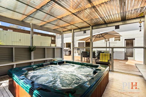 Sandy Bay Getaway W Spa 4 Bdr - Hotels Melbourne 1