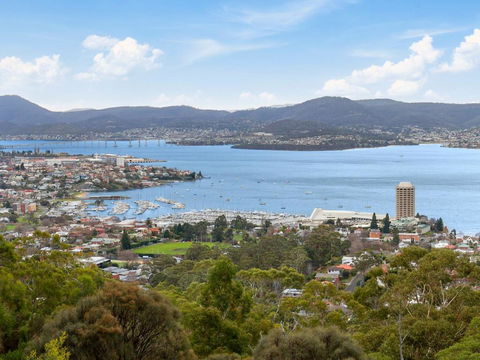 Spectacular Views - 2 Bedroom House - Hotels Melbourne 2