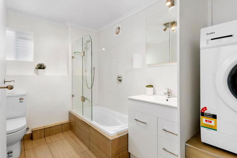 Spectacular Views - One Bedroom Unit - Free Parking - Free WIFI - Hotels Melbourne 3