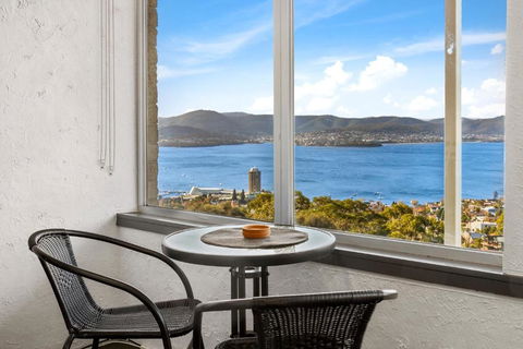 Spectacular Views - One Bedroom Unit - Free Parking - Free WIFI - Hotels Melbourne 0