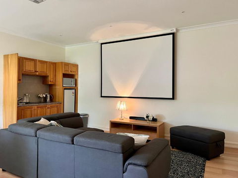Super Luxury Self Contained Studio Unit - Hotels Melbourne 1