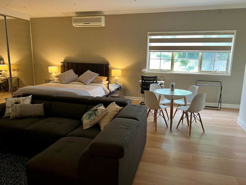 Super Luxury Self Contained Studio Unit - Hotels Melbourne 0