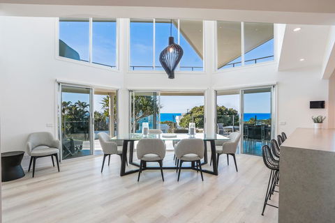 Beachside Luxury, Sunrise Beach - Hotels Melbourne 3