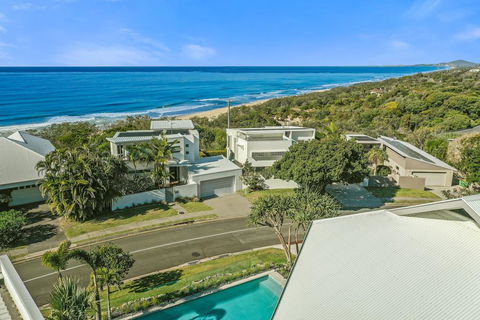 Beachside Luxury, Sunrise Beach - Hotels Melbourne 2