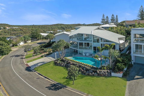Beachside Luxury, Sunrise Beach - Hotels Melbourne 0