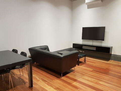 Bespoke On Main - Hotels Melbourne 1