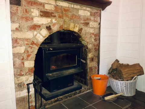 Blue Duck Cottage, Village Comfort, Fireplace - Hotels Melbourne 3