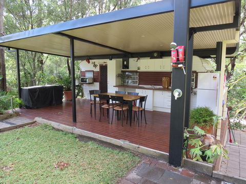 BoBRENE On Tamborine Nude Retreat - Cosy Chalet - Hotels Melbourne 3