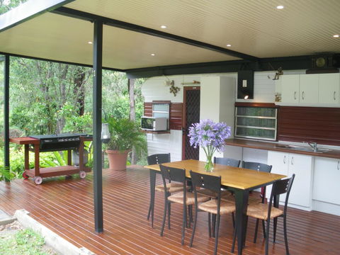 BoBRENE On Tamborine Nude Retreat - Cosy Chalet - Hotels Melbourne 2
