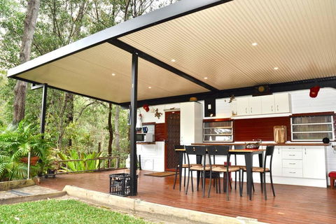 BoBRENE On Tamborine Nude Retreat - Cosy Chalet - Hotels Melbourne 1