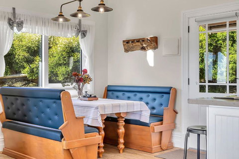 Time Out Train Station - Hotels Melbourne 1