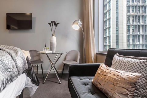 Whimsical Old World Charm In Downtown Melbourne - Hotels Melbourne 1