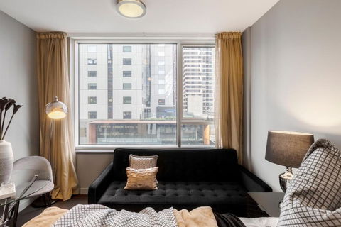 Whimsical Old World Charm In Downtown Melbourne - Hotels Melbourne 2