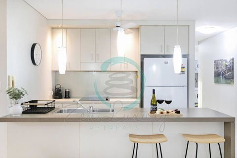 Zen On Stuart: 3-BR Penthouse Pad + Pool + BBQ - Hotels Melbourne 0